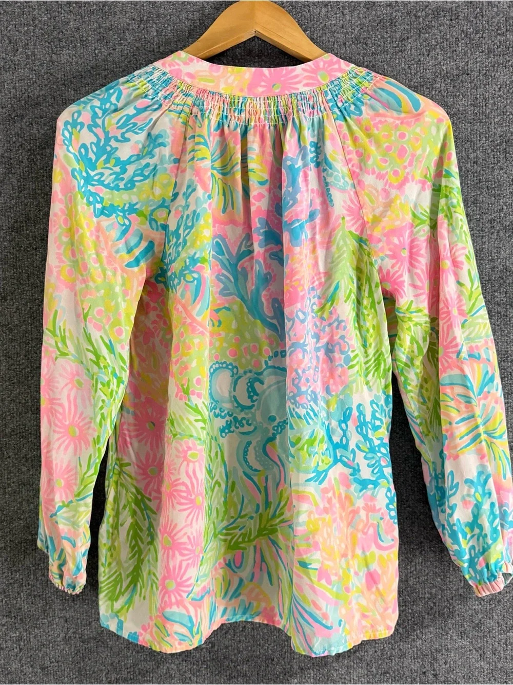 Lilly Pulitzer Womens Silk Elsa Top Size Medium Long Sleeve V Neck Vacation - Picture 3 of 7